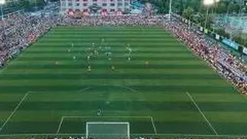 詹皇私下击掌缓解尴尬气氛 詹姆斯与魔兽关系紧张引热议